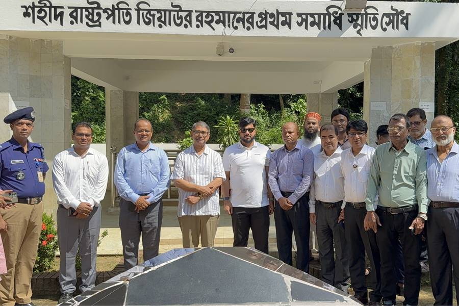 রাঙ্গুনিয়ায় জিয়াউর রহমানের প্রথম সমাধিতে মুক্তিযুদ্ধমন্ত্রী ও প্রতিমন্ত্রীর শ্রদ্ধা