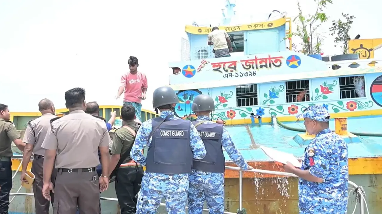 কর্ণফুলীতে যৌথ অভিযানে ৯ অননুমোদিত বাল্কহেড জব্দ
