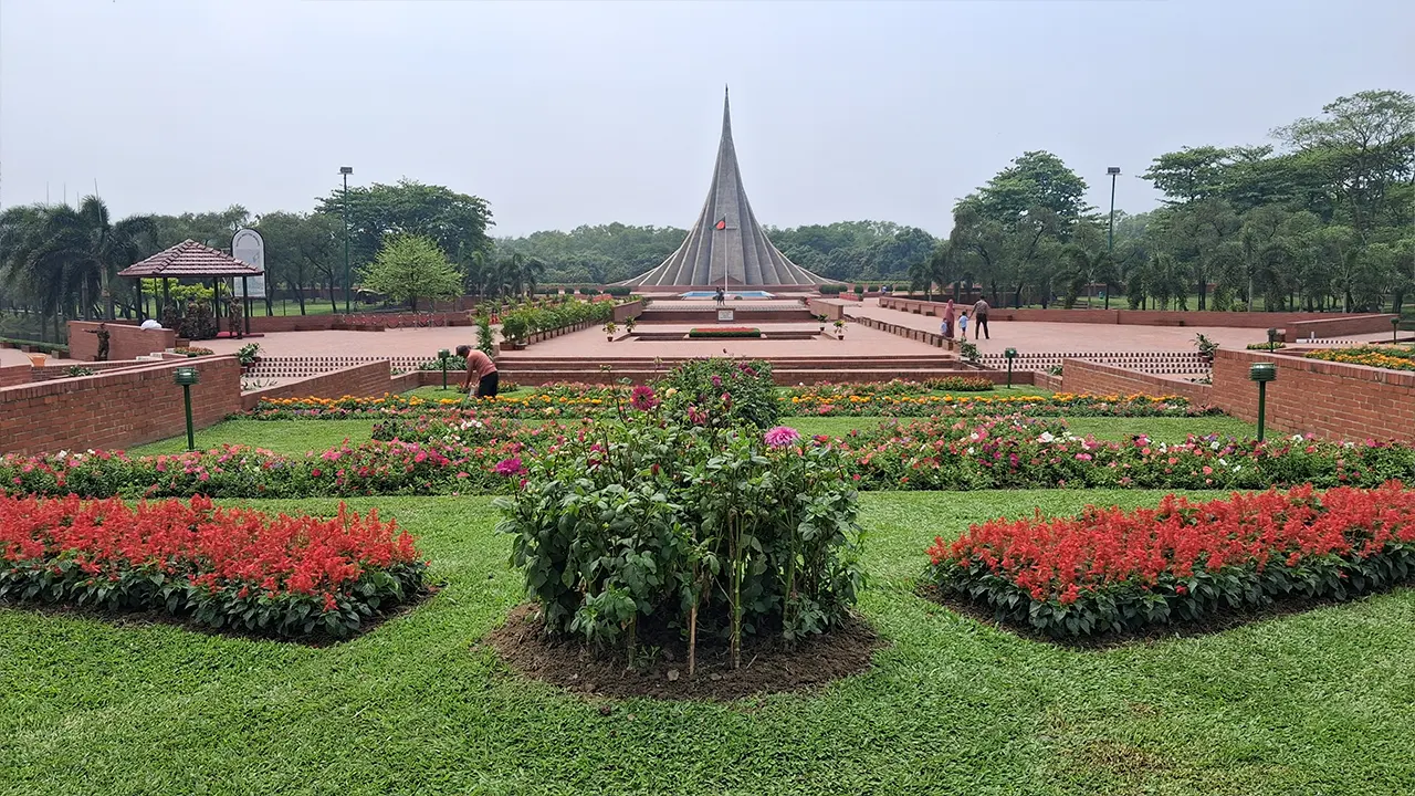 স্বাধীনতা দিবস উদযাপনের প্রস্তুতিতে সাভারের জাতীয় স্মৃতিসৌধ সম্পূর্ণ সাজ-সজ্জায়