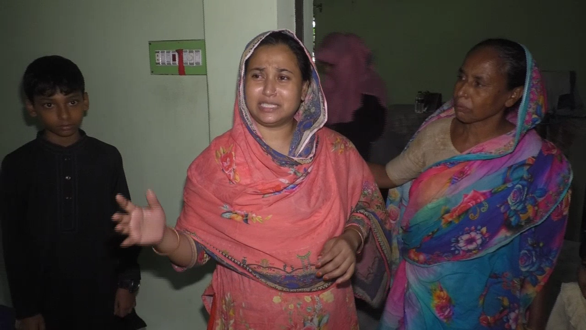 কুমিল্লায় হত্যার শিকার শিক্ষার্থীর লাশ যশোরে দাফন, একমাত্র সন্তানকে হারিয়ে বাকরুদ্ধ মা বাবা