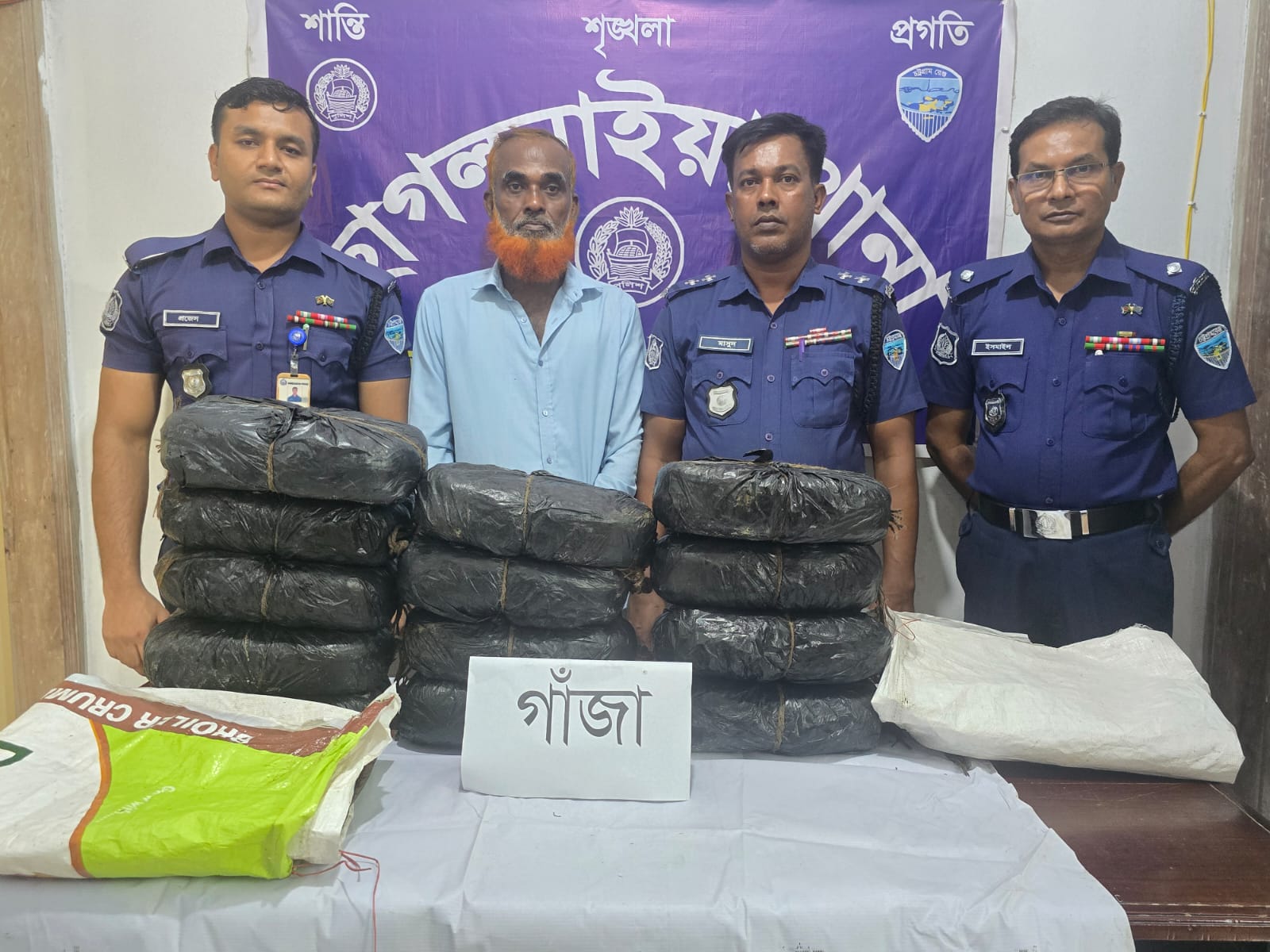 ফেনীর ছাগলানাইয়ায় প্রাইভেটকার থেকে ২৬ কেজি গাঁজা উদ্ধার, চালক আটক