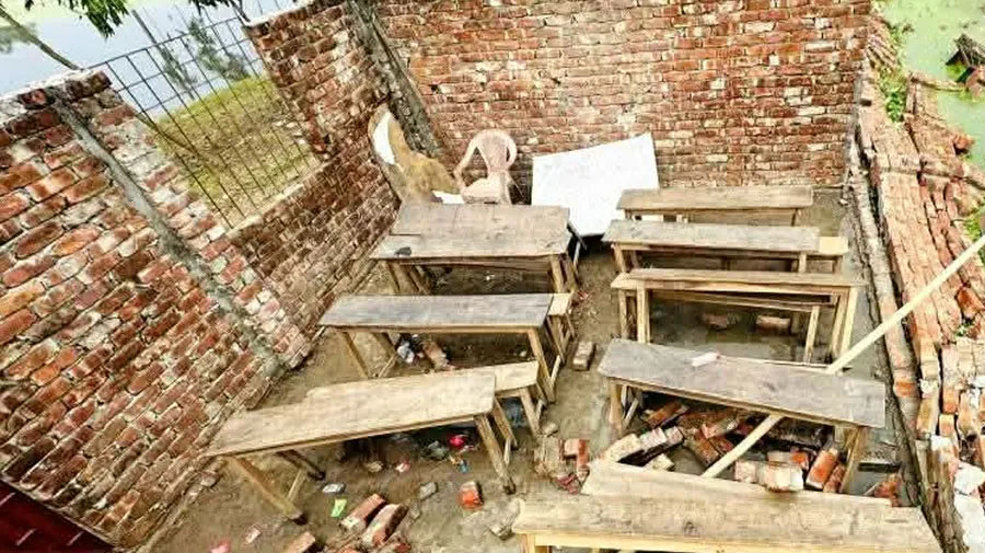 গাইবান্ধায় ঝড়ে ৩ শতাধিক বাড়িঘর লণ্ডভণ্ড