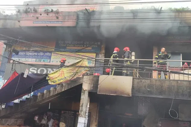 বিজয় সরণির কলমিলতা বাজারে আগুন
