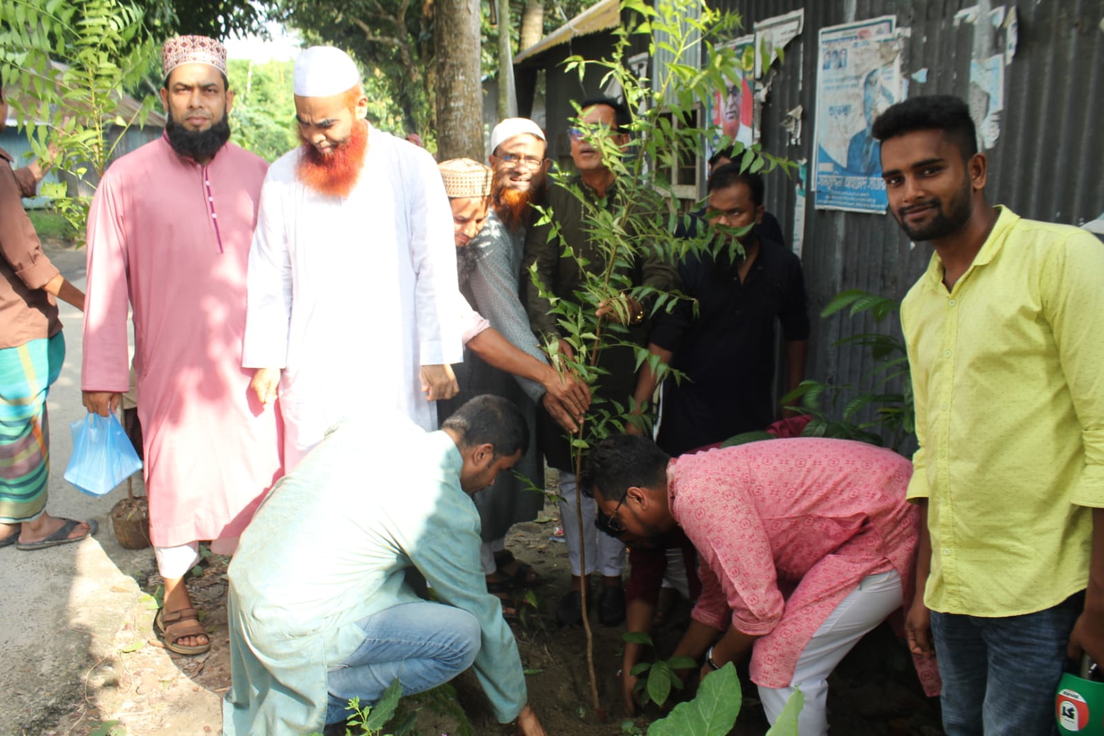 রাজবাড়ীতে  সেচ্ছাসেবী সংগঠনের উদ্যোগে বৃক্ষরোপণ ও মাদক বিরোধী আলোচনা সভা
