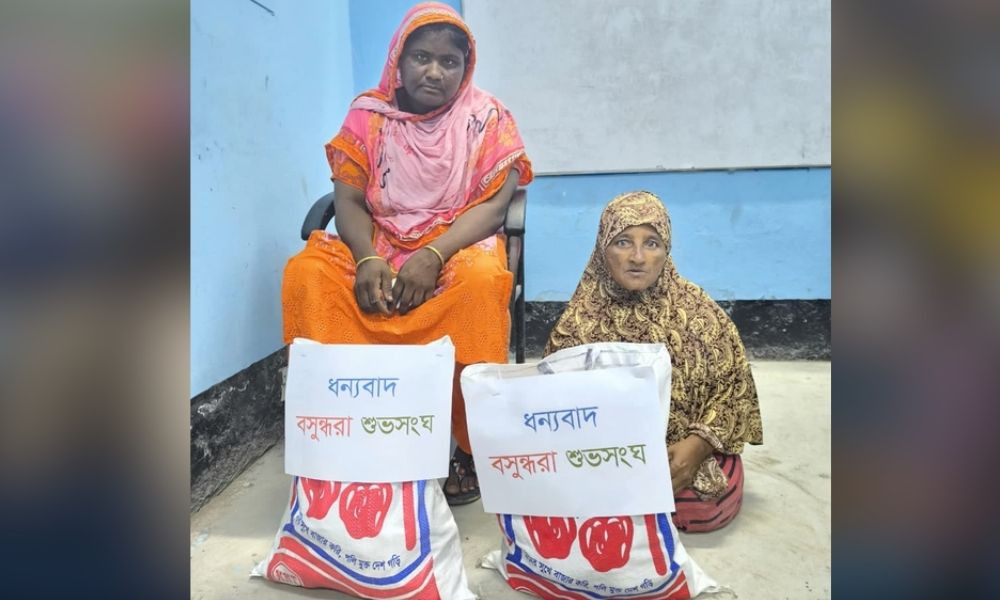 মিরপুরে প্রতিবন্ধী বেলু ও অসহায় শাহানার পাশে বসুন্ধরা শুভসংঘ