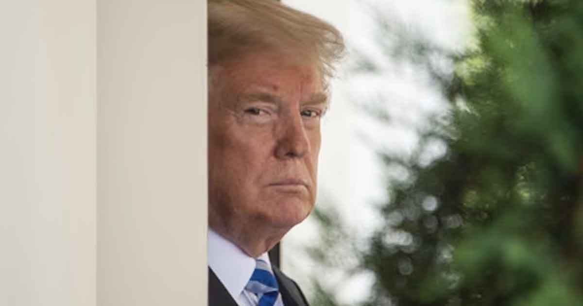 সুর নরম করে সামরিক অভিযান গুটানোর ইঙ্গিত ট্রাম্পের, ইরানি তেল পরিবহনে নিষেধাজ্ঞা শিথিল