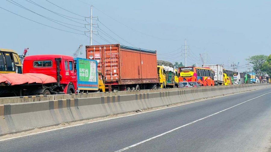 ঢাকা-চট্টগ্রাম রুটে যানজট