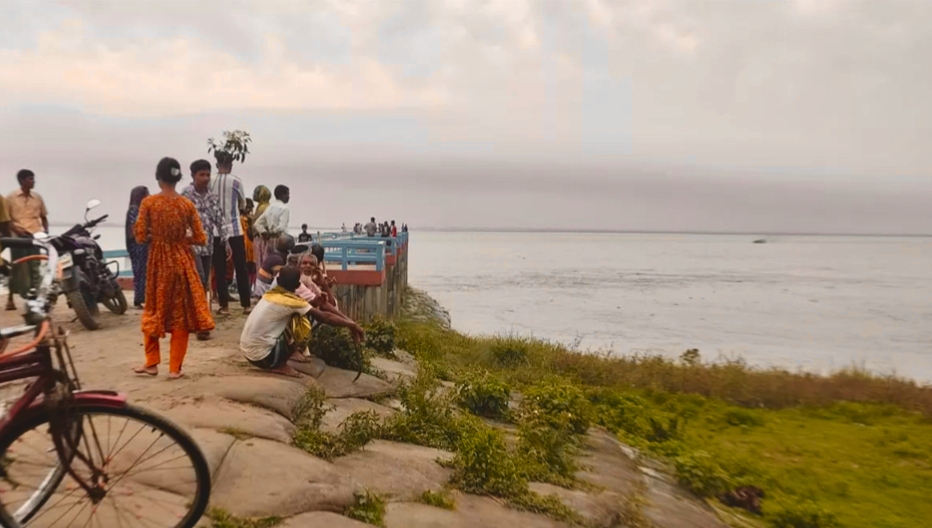 ঝড়ের কবলে নৌকাডুবি, যমুনায় নিখোঁজ আঙ্গুরী