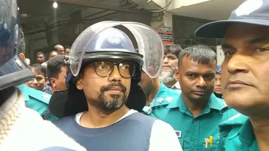 প্রিজনভ্যান দুর্ঘটনায় পলকের ঘাড় ও কোমরের হাড় সরে গেছে