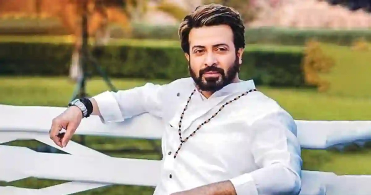 ভক্তদের ভালোবাসায় যে বার্তা দিলেন শাকিব খান