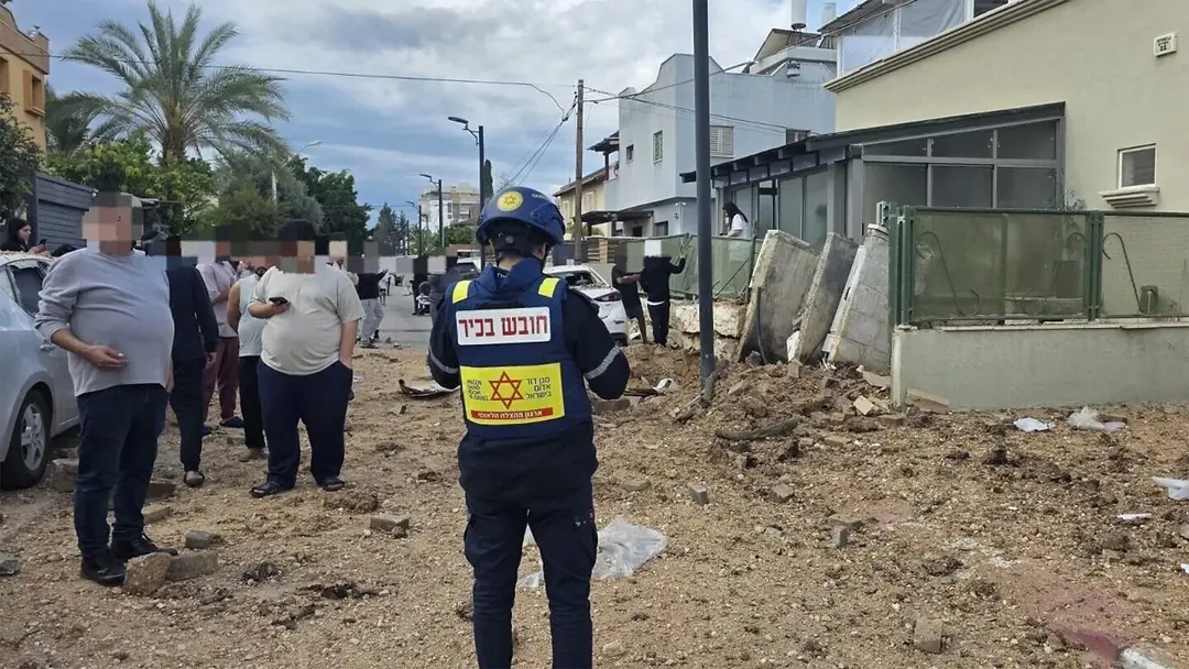 ইরানের ক্লাস্টার মিসাইল আঘাত ইসরায়েলের মধ্যাঞ্চলে