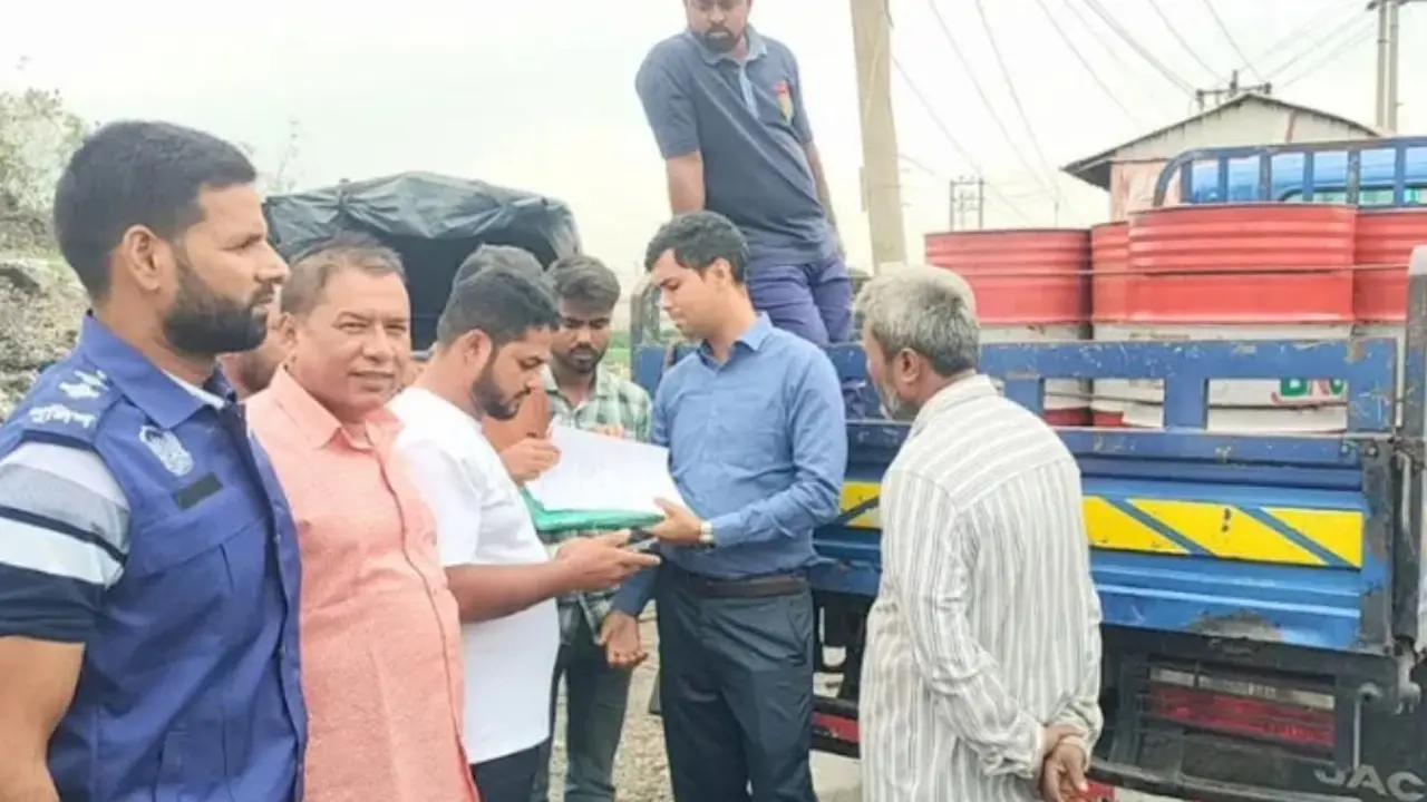 সোনারগাঁওয়ে অবৈধভাবে মজুত ২ হাজার ৬০০ লিটার ডিজেল জব্দ