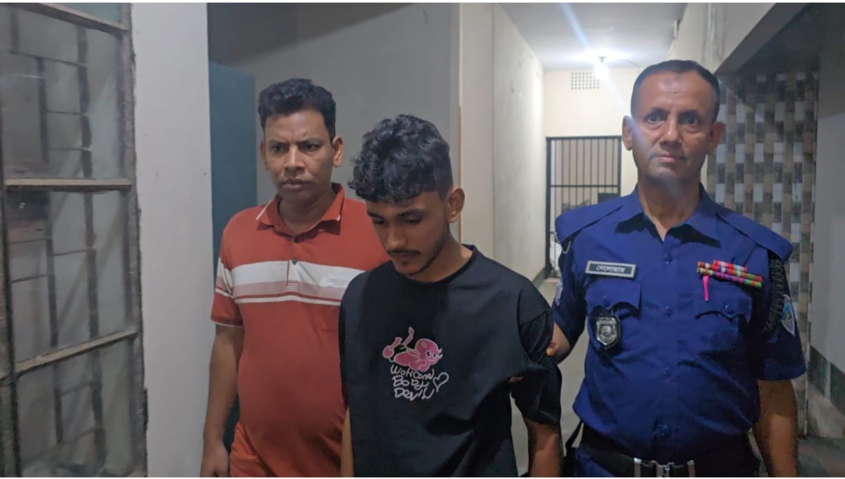 ফেনীতে শিশু শিক্ষার্থীকে উত্ত্যক্ত করে  টিকটকে ভিডিও পোস্ট, যুবক গ্রেপ্তার