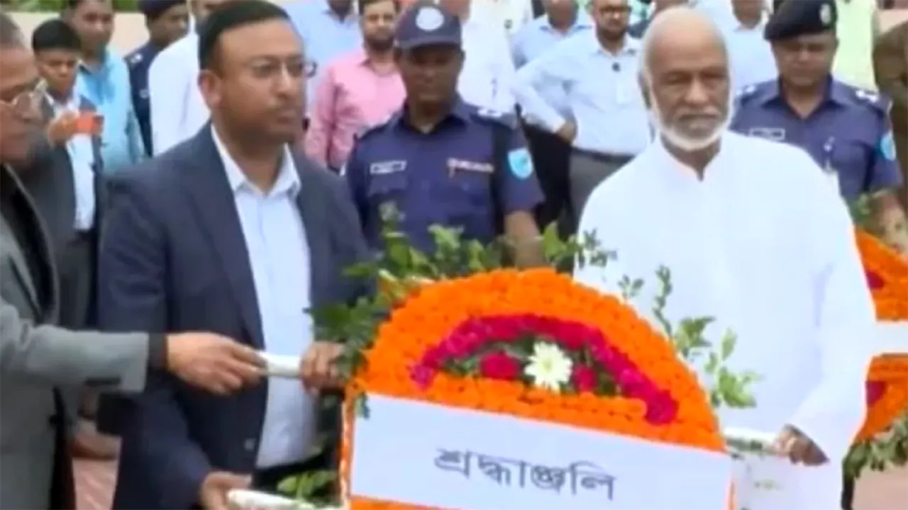 স্মৃতিসৌধে নবনিযুক্ত মন্ত্রী-প্রতিমন্ত্রীদের শ্রদ্ধা