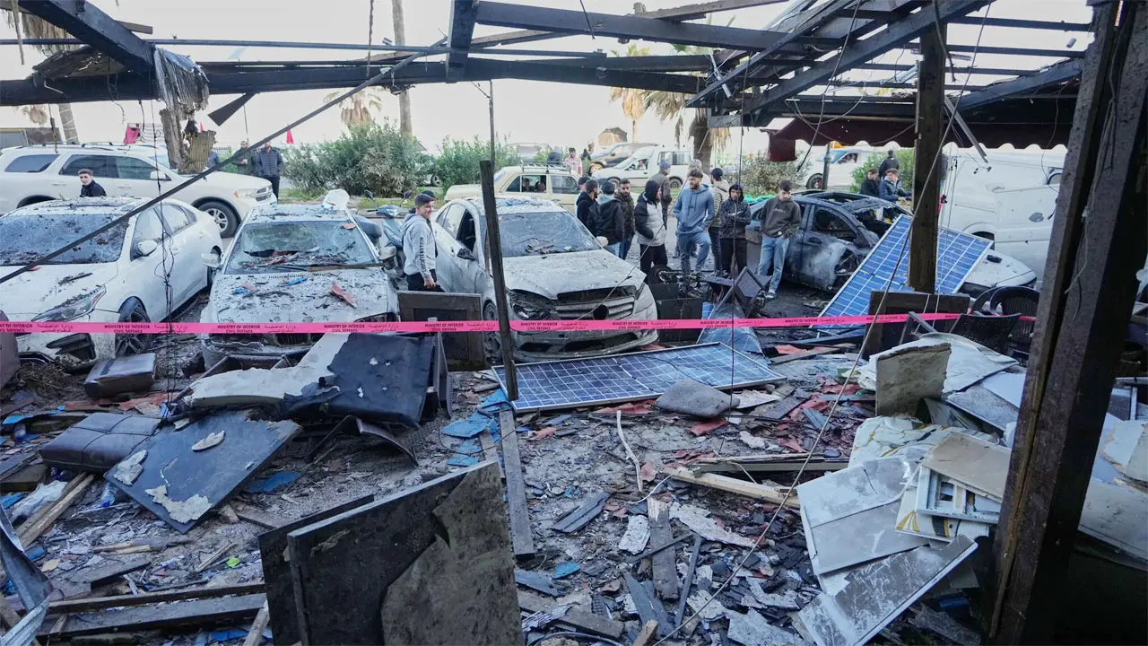 ইরানে হামলা থামিয়েছে ইসরায়েল