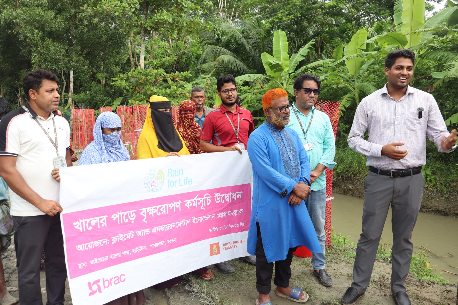 পাথরঘাটায় খালের পাড়ে জলবায়ু-সহনশীল ৭৫০০ বৃক্ষরোপণ