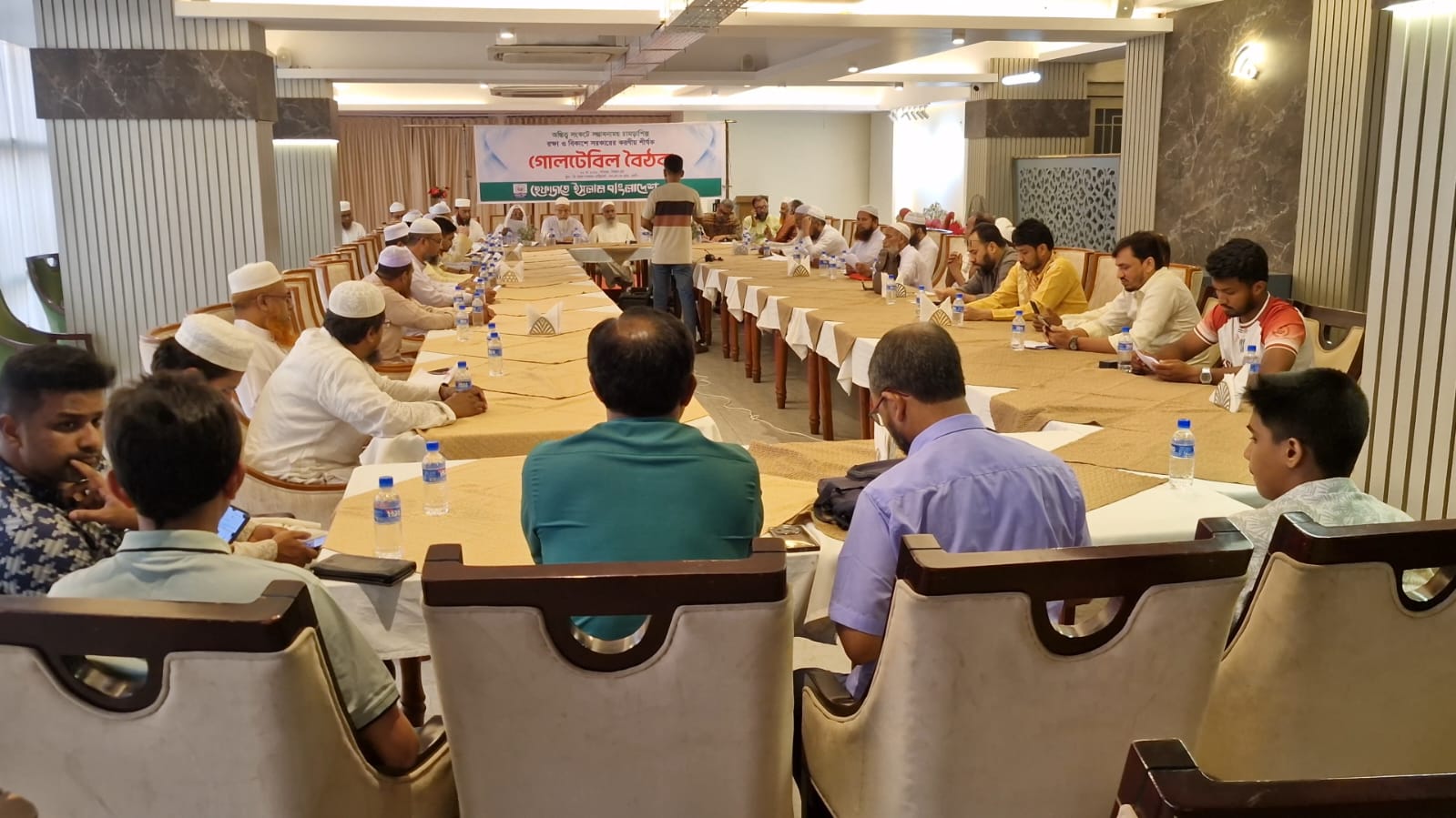 ‘অস্তিত্ব সংকটে সম্ভাবনাময় চামড়া শিল্প রক্ষা ও বিকাশে সরকারের করণীয়’ শীর্ষক গোলটেবিল বৈঠক