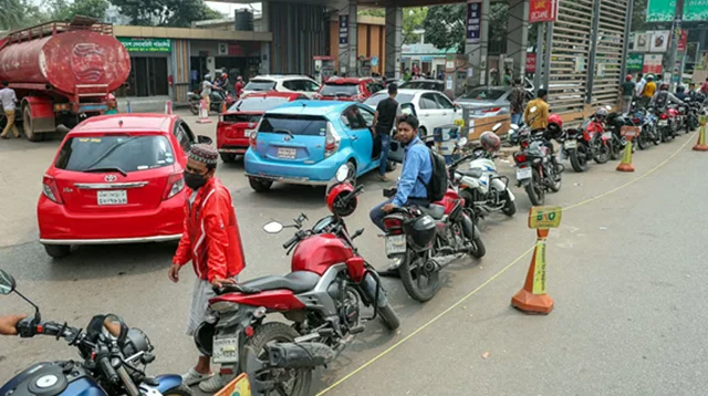 জ্বালানি তেলের সংকট তীব্র, নো পার্কিং মামলার শঙ্কাও