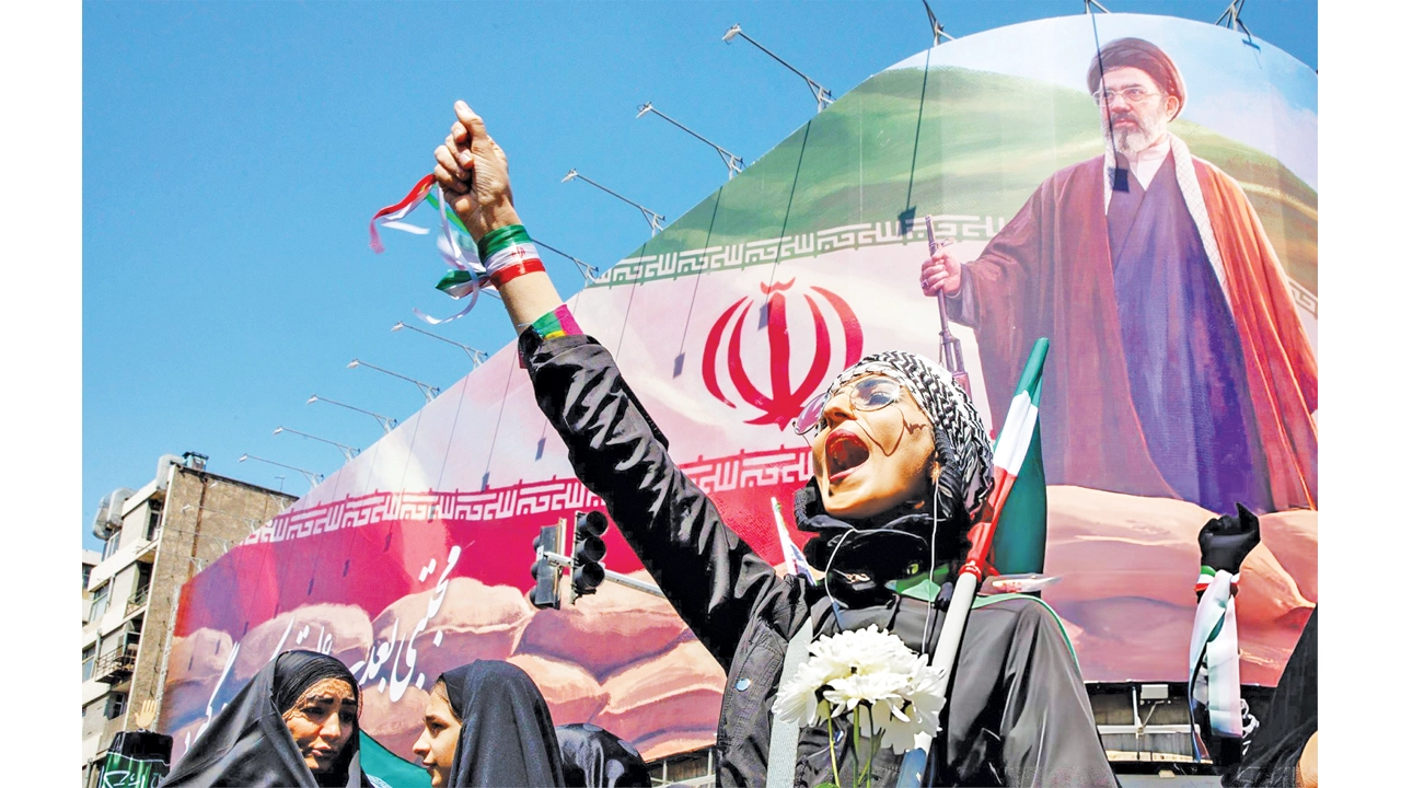 পাল্টাপাল্টি হুমকিতে ঝুঁকিতে যুদ্ধবিরতি, বিশ্বের নজর এখন ইসলামাবাদে