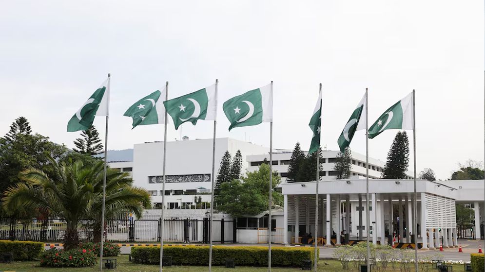 আজই কি থামবে যুদ্ধ? ইসলামাবাদের দিকে তাকিয়ে পুরো বিশ্ব