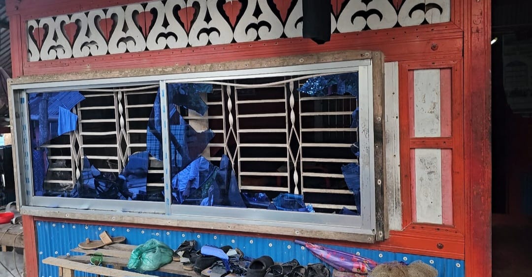 বাগেরহাটে বাড়িতে ঢুকে হামলা ও ভাঙচুরের অভিযোগ, নারী আহত