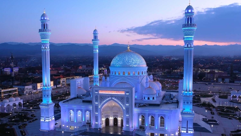 চেচনিয়ার ‘প্রাইড অফ মুসলিমস’: ইউরোপের বৃহত্তম মসজিদ ও ইসলামিক স্থাপত্যের অনন্য নিদর্শন