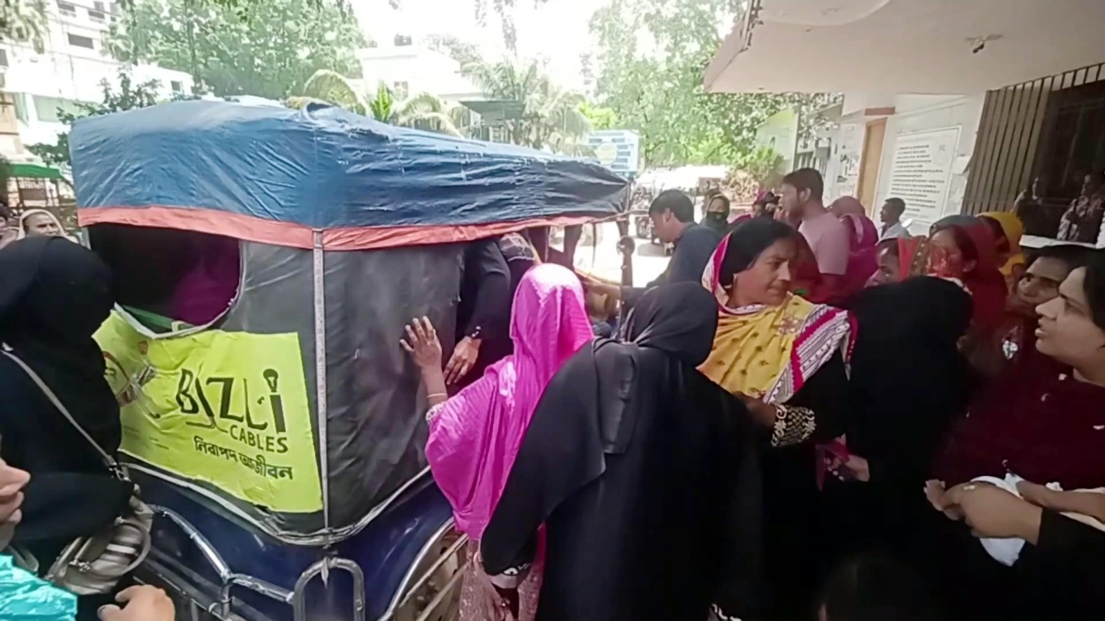 চুয়াডাঙ্গায় তাপদাহ অব্যাহত, নিউমোনিয়ায় আক্রান্ত হয়ে শিশুর মৃত্যু