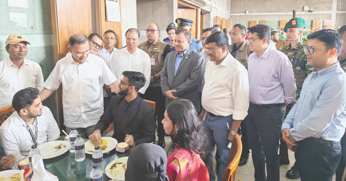 সংসদ ভবনে শিক্ষার্থীদের সঙ্গে প্রধানমন্ত্রীর মধ্যাহ্নভোজ