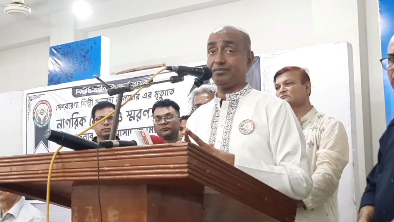 শেখ হাসিনা দেশে ফিরে আসুক, গণহত্যার দায় নিয়ে কারাগারে যাক : আইনমন্ত্রী