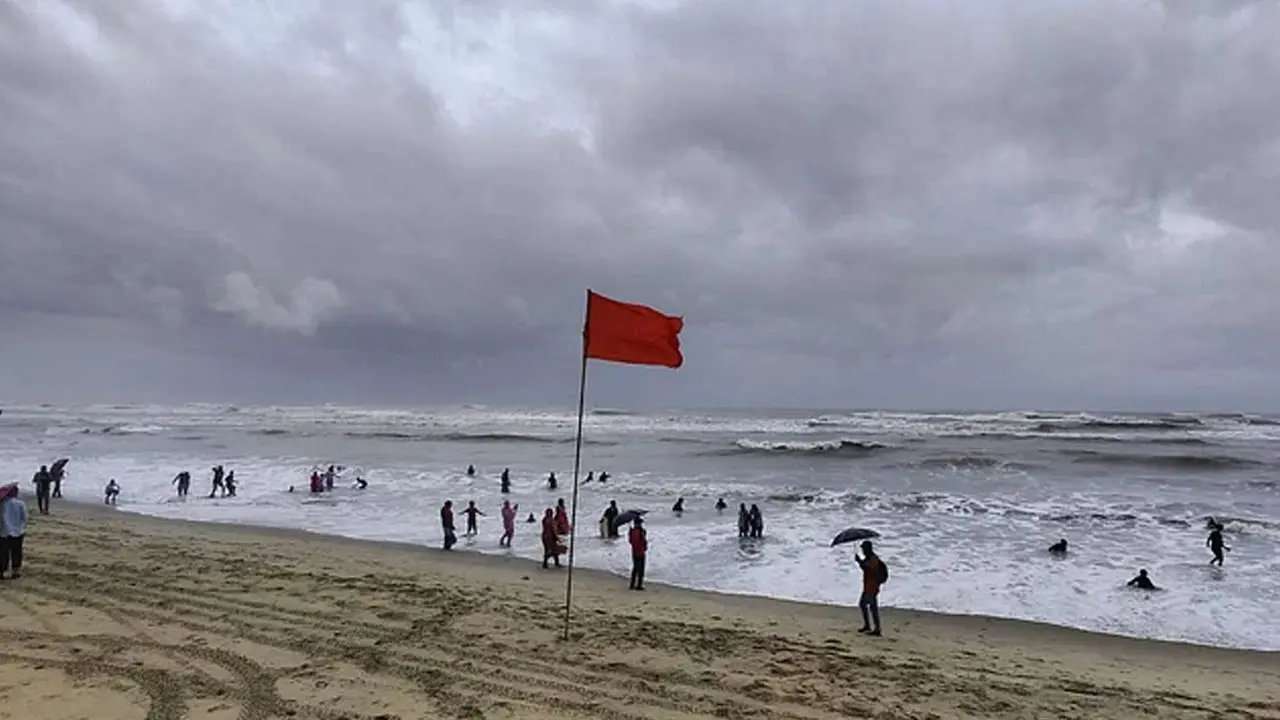 উত্তর আন্দামান সাগরে লঘুচাপ, দেশের ৮ নদীবন্দরে সতর্কতা
