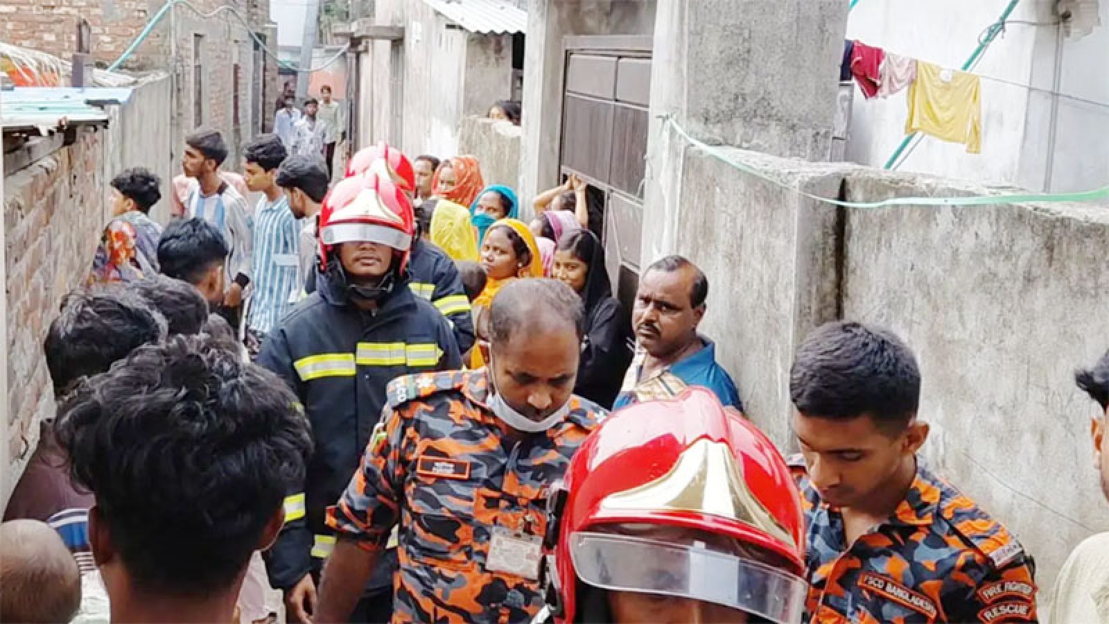 গ্যাস বিস্ফোরণ: বাবার পর চলে গেলে ৭ বছরের শিশু
