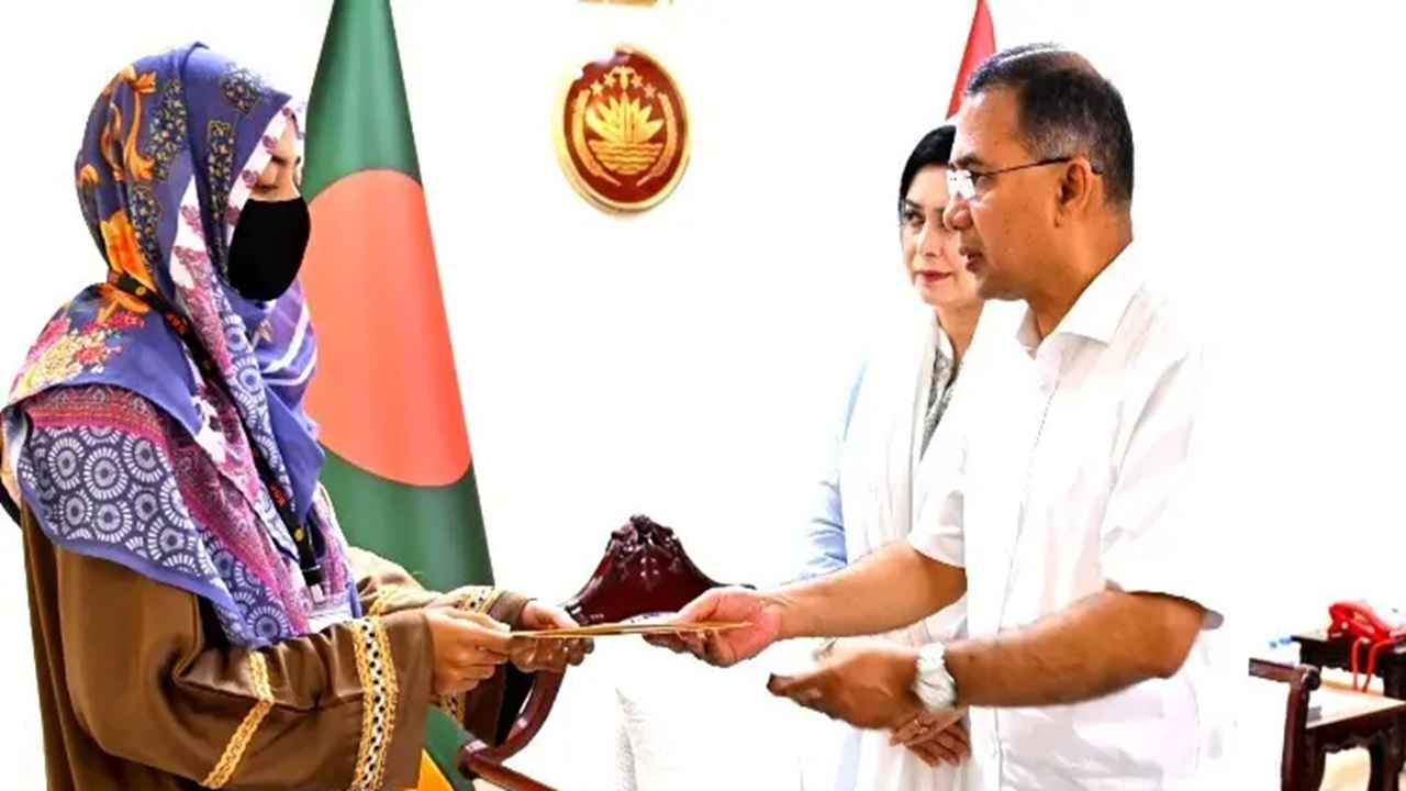 নিহত দুই সেনাসদস্যের পরিবারের পাশে থাকার আশ্বাস প্রধানমন্ত্রীর