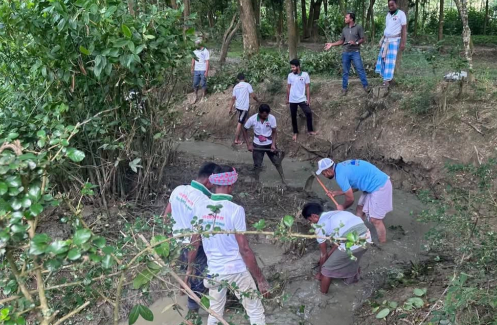 মীরসরাইয়ে উপজেলা কৃষকদলের উদ্যোগে মায়নী ইউনিয়নে খাল পরিষ্কার ও পরিচ্ছন্নতা অভিযান