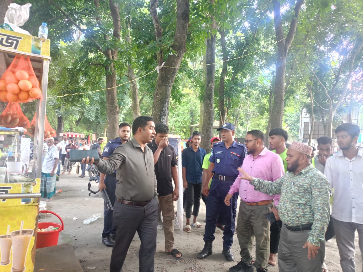 ময়মনসিংহে জয়নুল আবেদীন পার্কে উচ্ছেদ অভিযানে শতাধিক দোকান অপসারণ