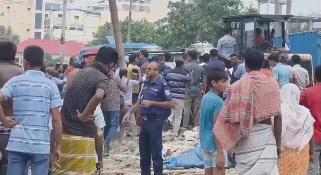 ধামরাইয়ে সওজের উচ্ছেদ অভিযানে হামলা, আহত ২