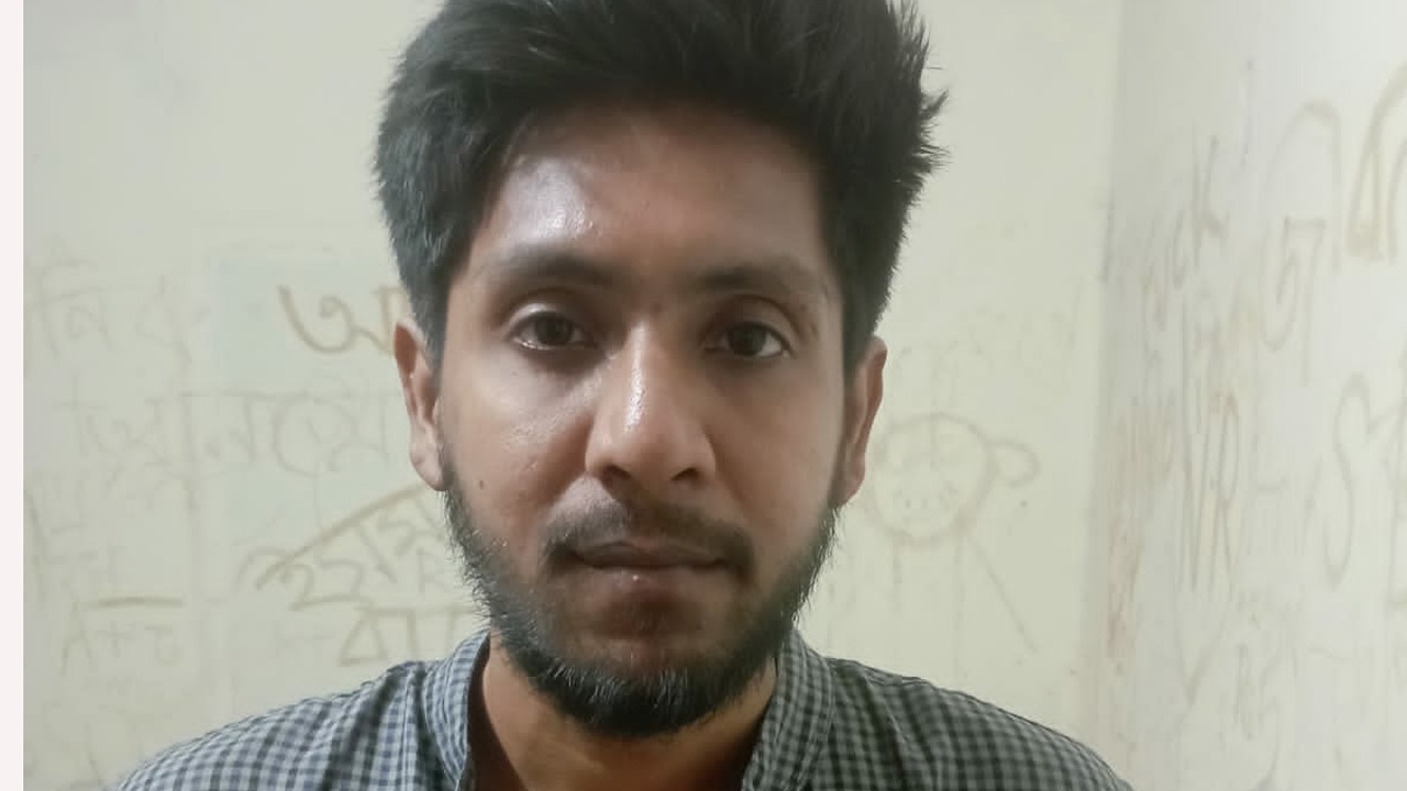 রাজশাহীতে পেশকারের কাছে চাঁদা দাবি, ওয়ারেন্টভুক্ত আসামী আটক