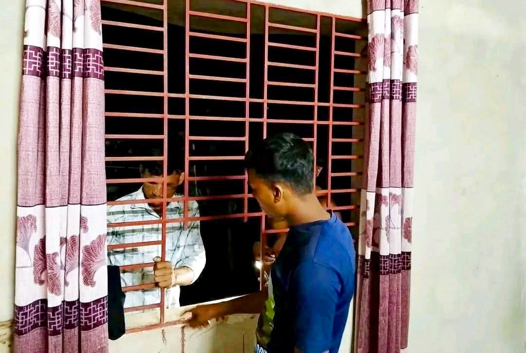 কক্সবাজারে ডাকাতি করে যাওয়ার সময় প্রবাসীর স্ত্রী-কন্যাকে সংঘবদ্ধ ধর্ষণের অভিযোগ