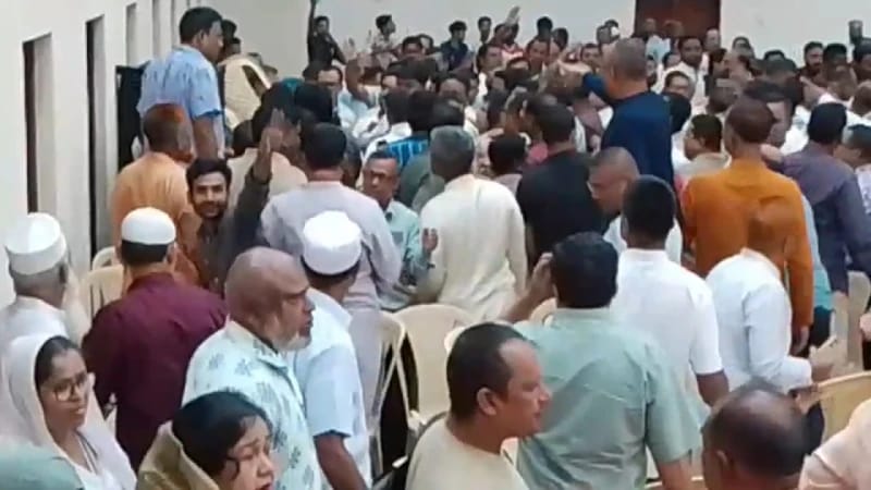 লালমনিরহাটে দুই মন্ত্রী’র সামনে বিএনপির দুই গ্রুপের মারামারি