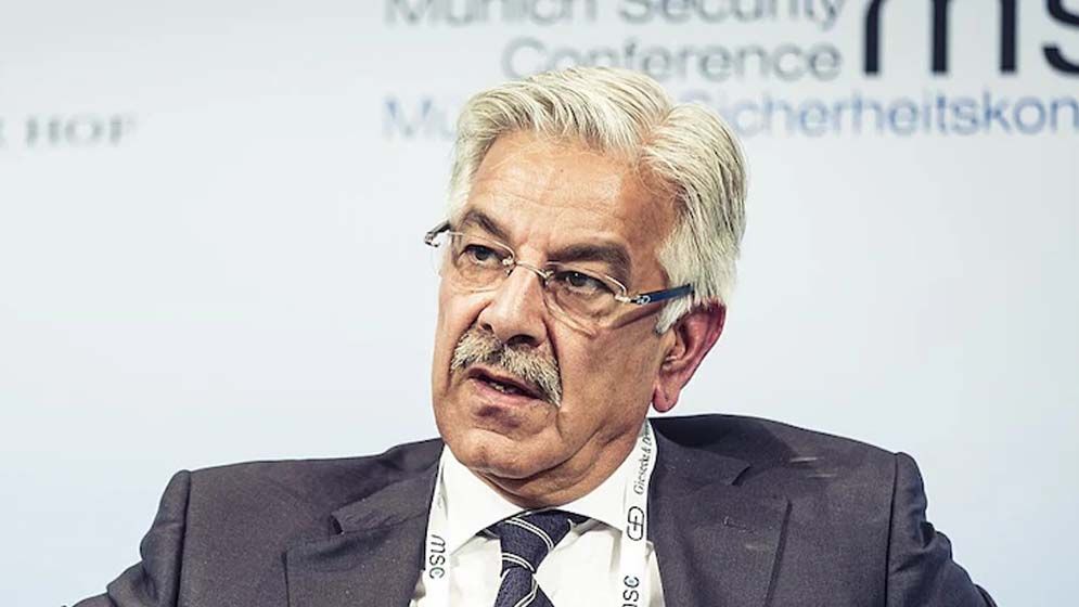 হরমুজ প্রণালি উন্মুক্তকরণে ট্রাম্পকে উপহাস পাকিস্তানের প্রতিরক্ষামন্ত্রীর