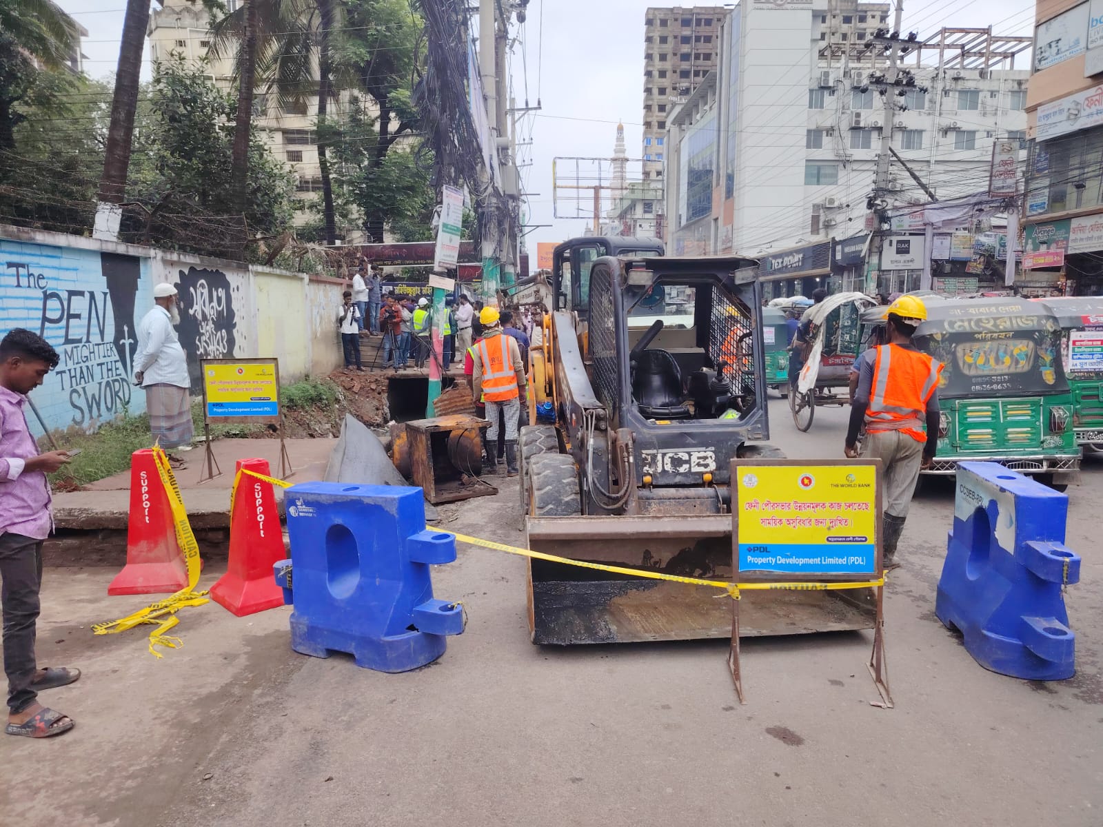 অবশেষে শুরু হলো প্রায় ২৮ কোটি টাকার ফেনীর শহীদ শহীদুল্লা কায়সার সড়কের ড্রেন নির্মাণ পাইলট প্রকল্পের কাজ
