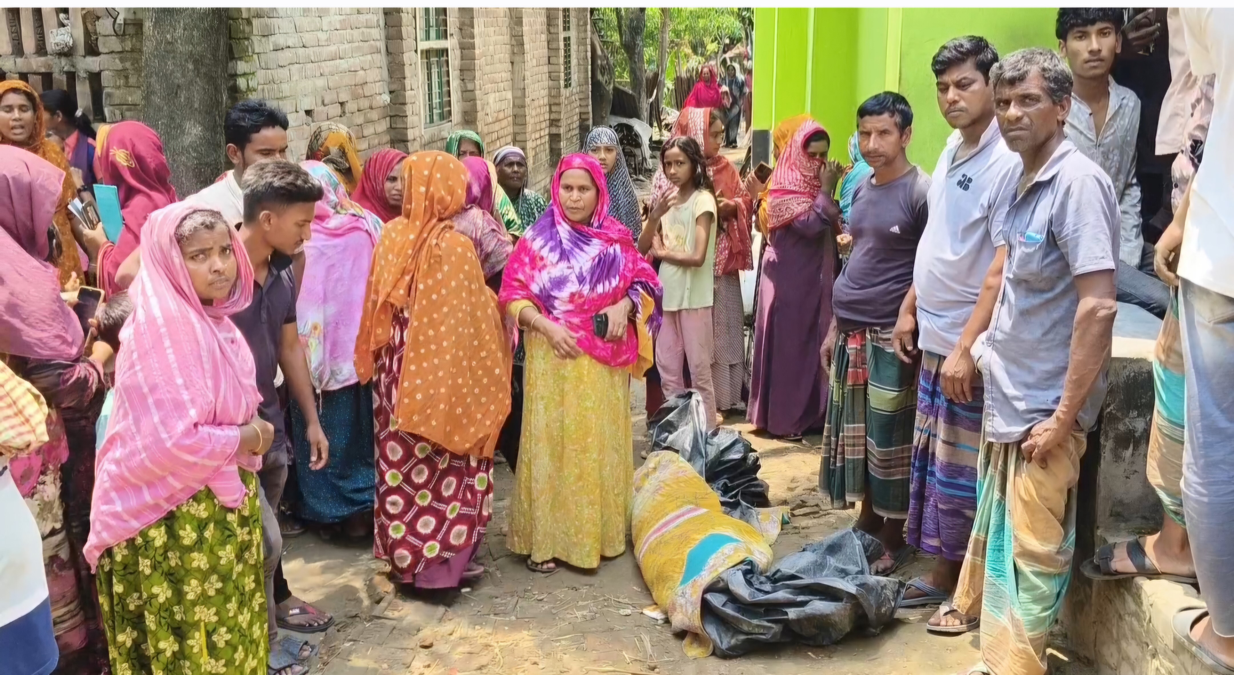 মেহেরপুরে বালিবাহি স্যালোইঞ্জিন চালিত লাটাহাম্বার চাকায় পিষ্ট হয়ে শিশু নিহত