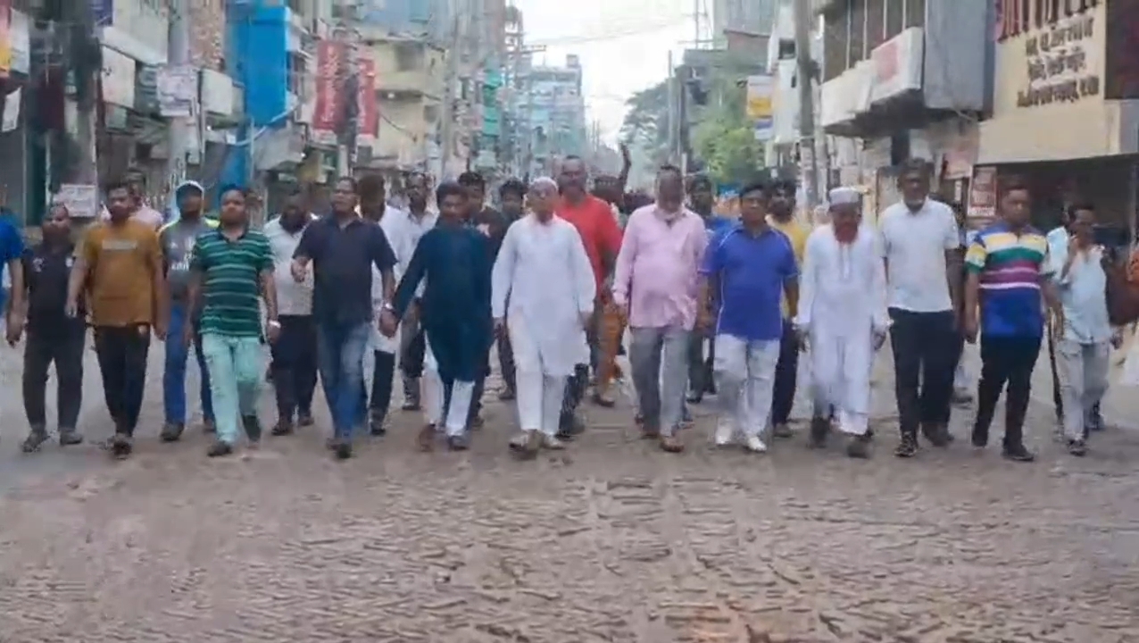 ব্যবসায়ী হত্যার প্রতিবাদে নওয়াপাড়ায় দিনভর হরতাল: স্থবির বন্দর ও মহাসড়ক