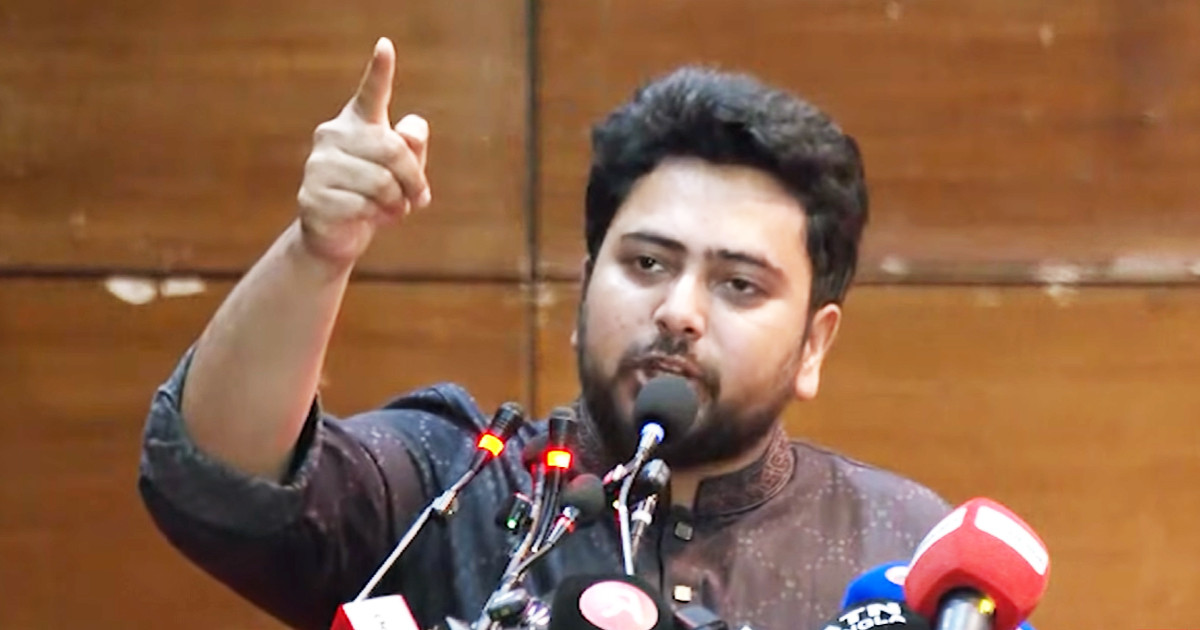 শেখ হাসিনাকে বিমানবন্দর থেকে সরাসরি ফাঁসির মঞ্চে নিয়ে যাওয়া হবে: নাহিদ ইসলাম