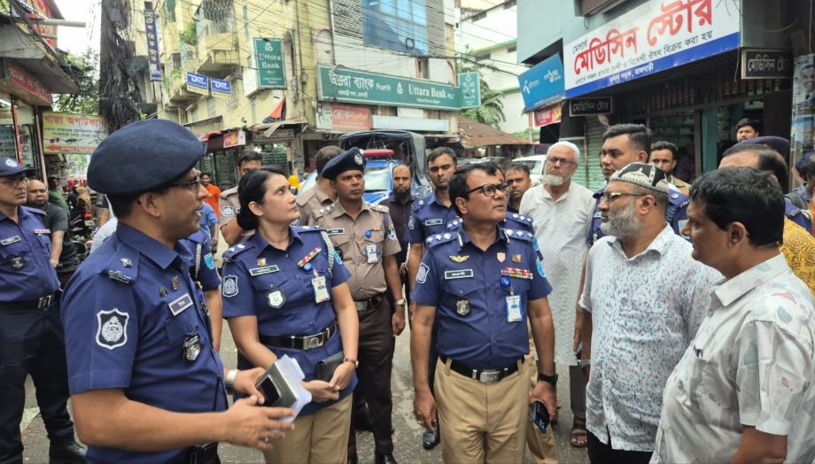 রাজবাড়ীতে পুলিশের সামনে নারী উদ্যোক্তাকে মারধরের ভিডিও ভাইরাল, তদন্তে ঢাকা রেঞ্জের অতিরিক্ত ডিআইজি