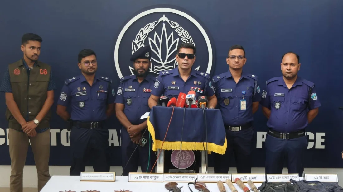 রাউজানে পুলিশের সঙ্গে সন্ত্রাসীদের গুলিবিনিময়, আহত ১২