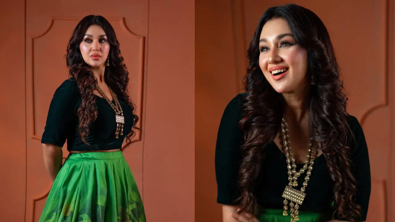 এবার ‘টপস’ পরে নজর কাড়লেন অপু বিশ্বাস