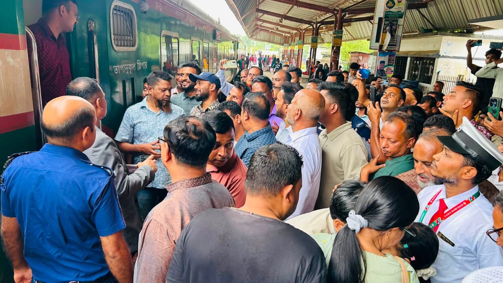 কমলগঞ্জে ভানুগাছ রেলওয়ে স্টেশন পরিদর্শনে প্রবাসী কল্যাণমন্ত্রী