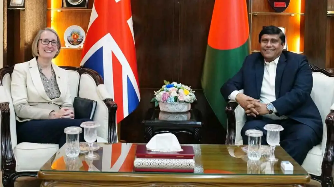 যুক্তরাজ্য-বাংলাদেশের প্রতিরক্ষা সহায়তা বৃদ্ধির সম্ভাবনা নিয়ে আলোচনা