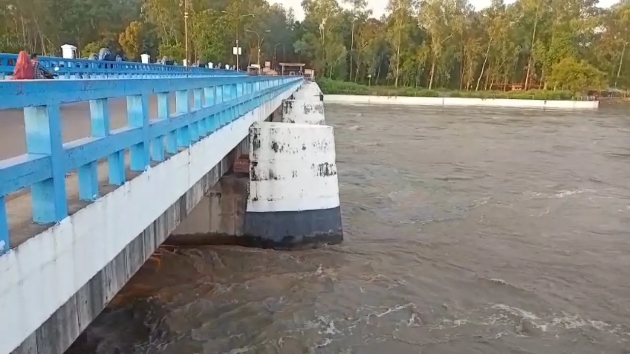 তিস্তার পানি বিপদসীমার ওপরে, নিম্নাঞ্চল প্লাবিত হওয়ার আশঙ্কা