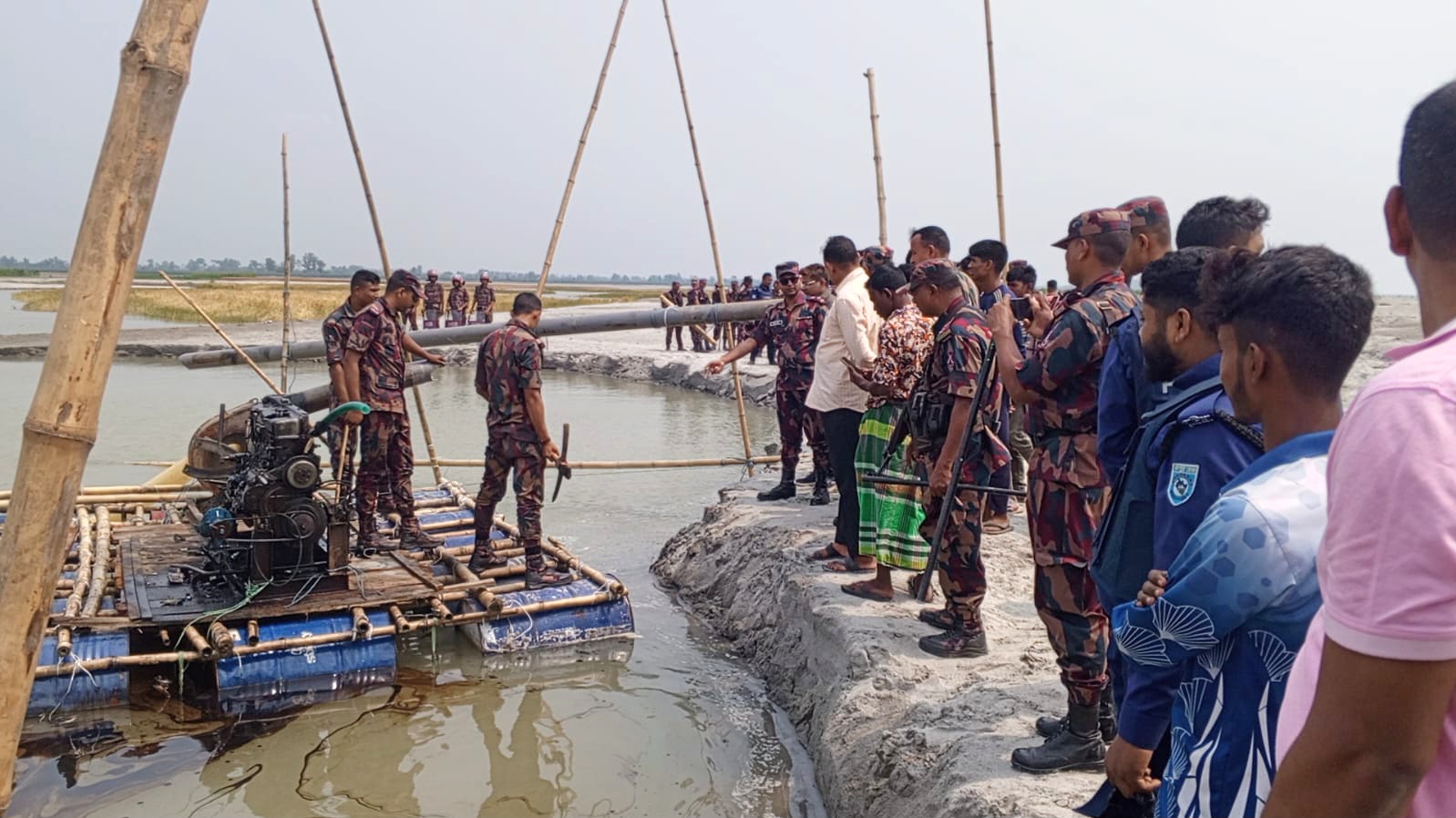 তিস্তা নদীতে অবৈধ বালু-পাথর উত্তোলন: বিজিবির অভিযানে বোমা মেশিনসহ সরঞ্জাম ধ্বংস